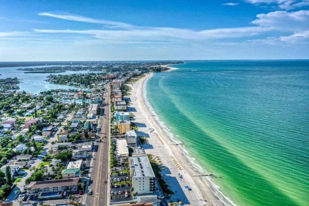 Sunset Beach Suites Of Madeira Beach! Pet Friendly Summer Getaway! Steps To Beach! - Suite 10 St. Pete Beach Exterior foto