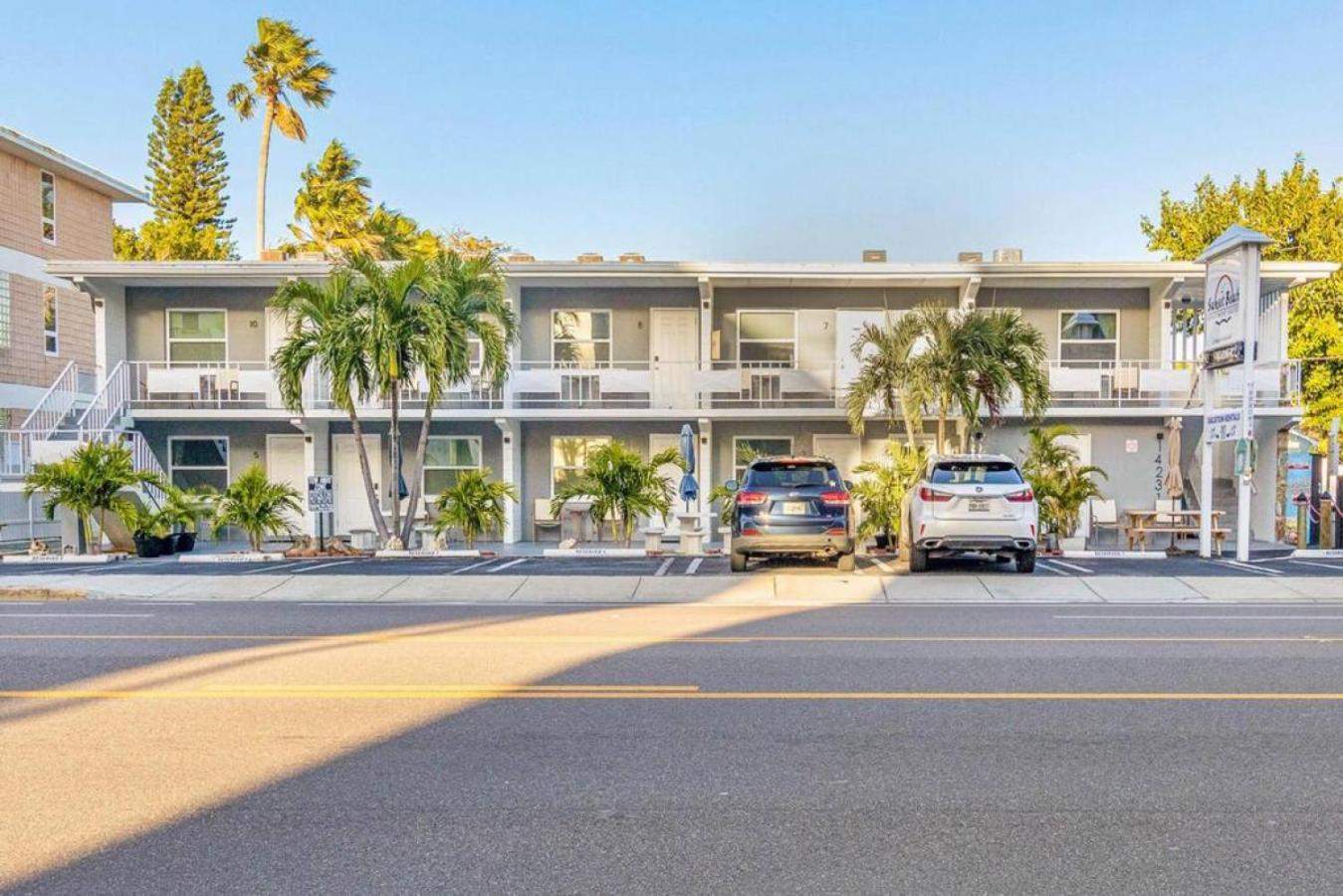 Sunset Beach Suites Of Madeira Beach! Pet Friendly Summer Getaway! Steps To Beach! - Suite 10 St. Pete Beach Exterior foto